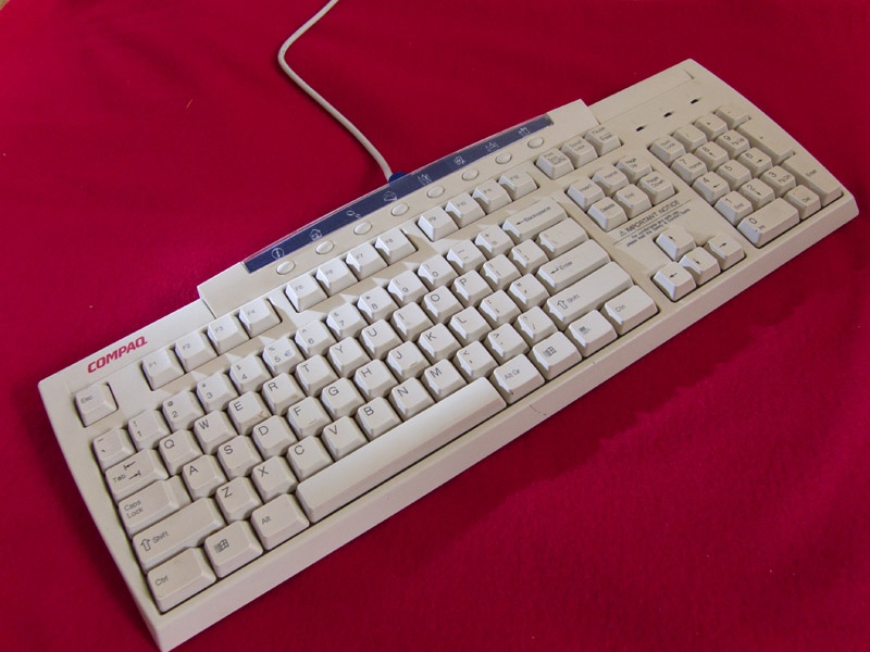 Ongeveer 10 jaar oude Compaq KB-9963 toetsenbord Ongeveer 10 jaar oude Compaq KB-9963 toetsenbord