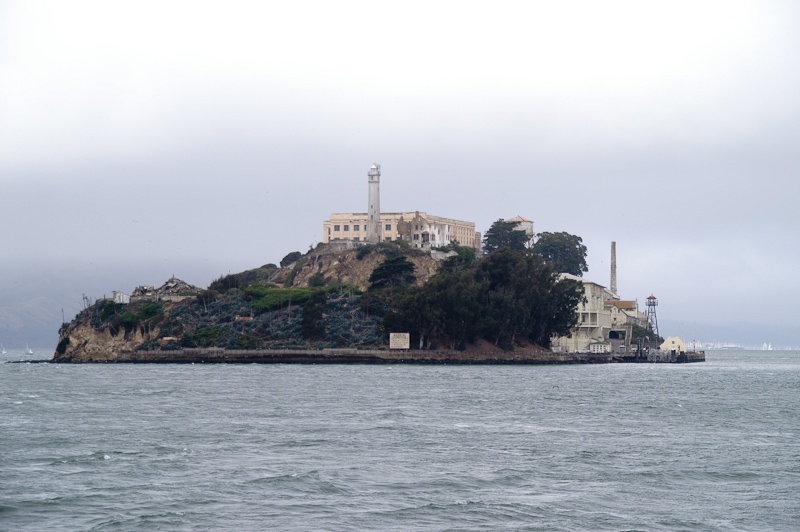 Zo ziet Alcatraz vanaf de boot uit