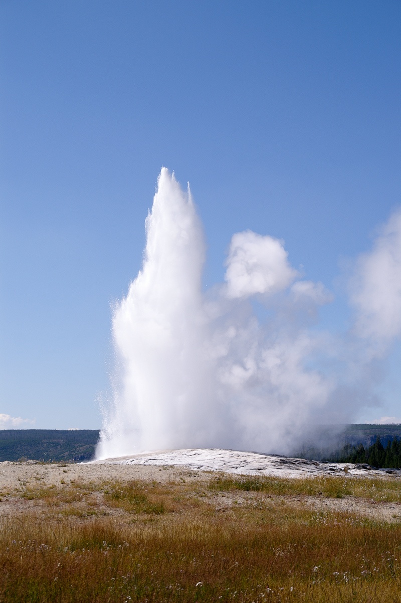 Old Faithful begint met spuiten