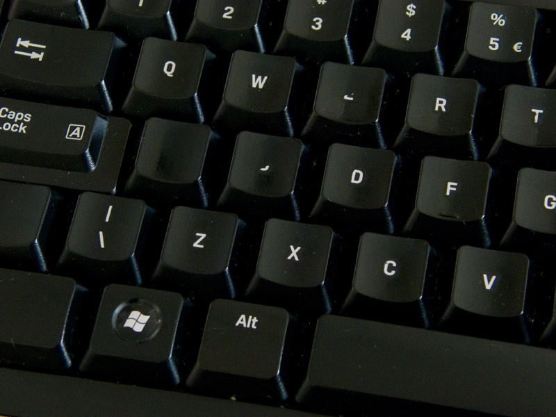 Closeup van toetsen slijtage op een Logitech S510 desktop set Closeup van toetsen slijtage op een Logitech S510 desktop set