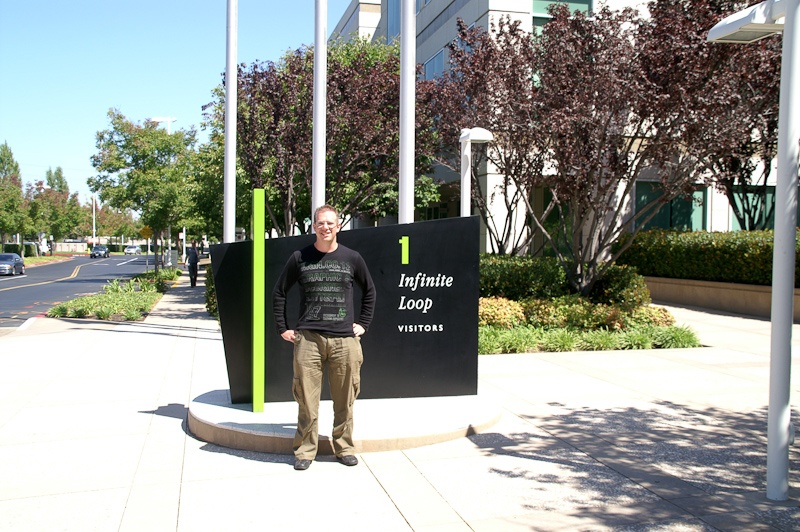 Robin @ Apple HQ (1 infinite loop)