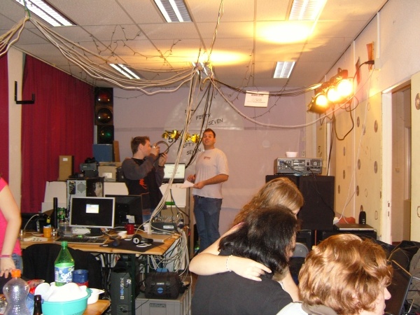http://tweakers.net/ext/f/kA7Ixag8ITvJ0yg0C5FO2pfq/full.jpg http://tweakers.net/ext/f/kA7Ixag8ITvJ0yg0C5FO2pfq/full.jpg