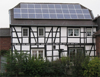 Vakwerkhuis met zonnecellenvakwerk