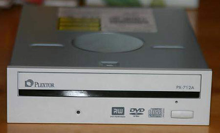 Plextor PX-712A front