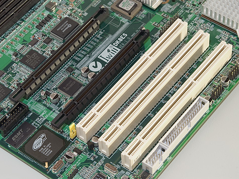 Iwill DK8ES PCI Express en PCI-X slots