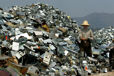 Chinees bij berg elektronica-afval