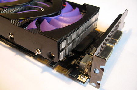 Sparkle Calibre GeForce 8800 GTX close-up sli-aansluiting