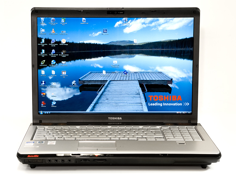 Toshiba Satellite X200-21R - en face