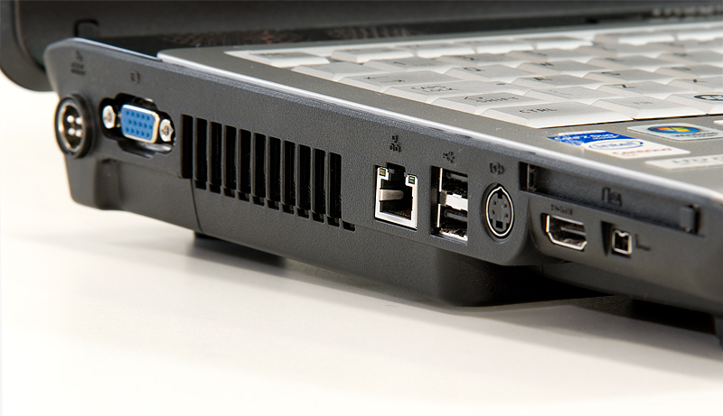 Toshiba Satellite X200-21R - aansluitingen links