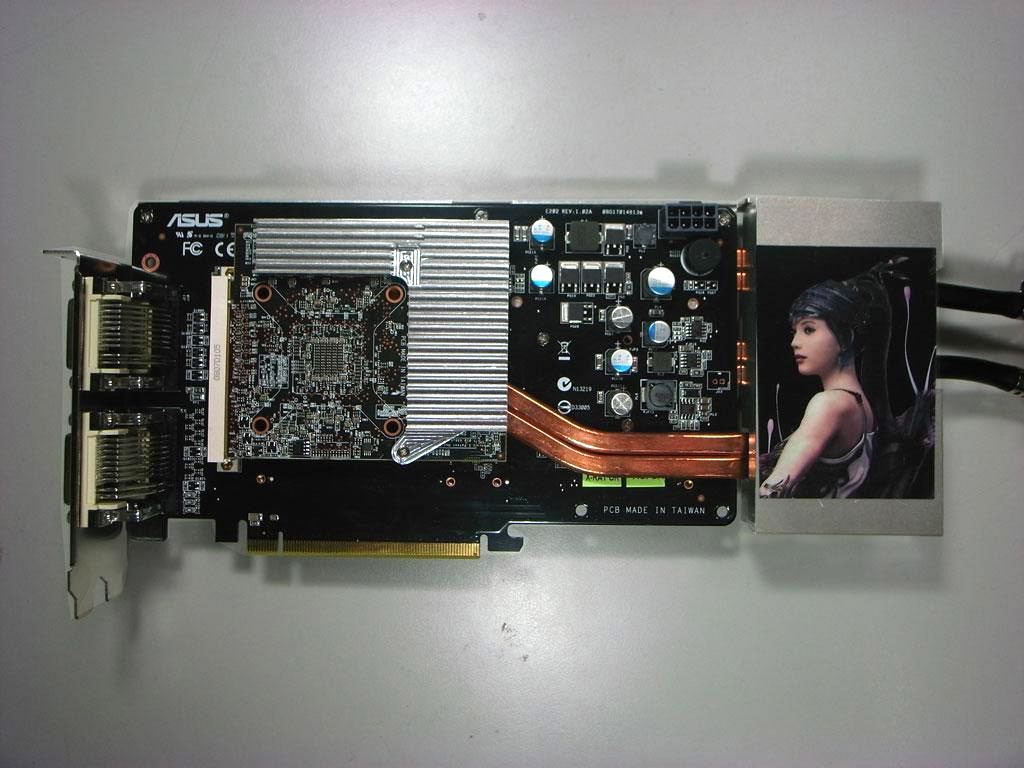 Asus prototype videokaart met 3x RV670-gpu's
