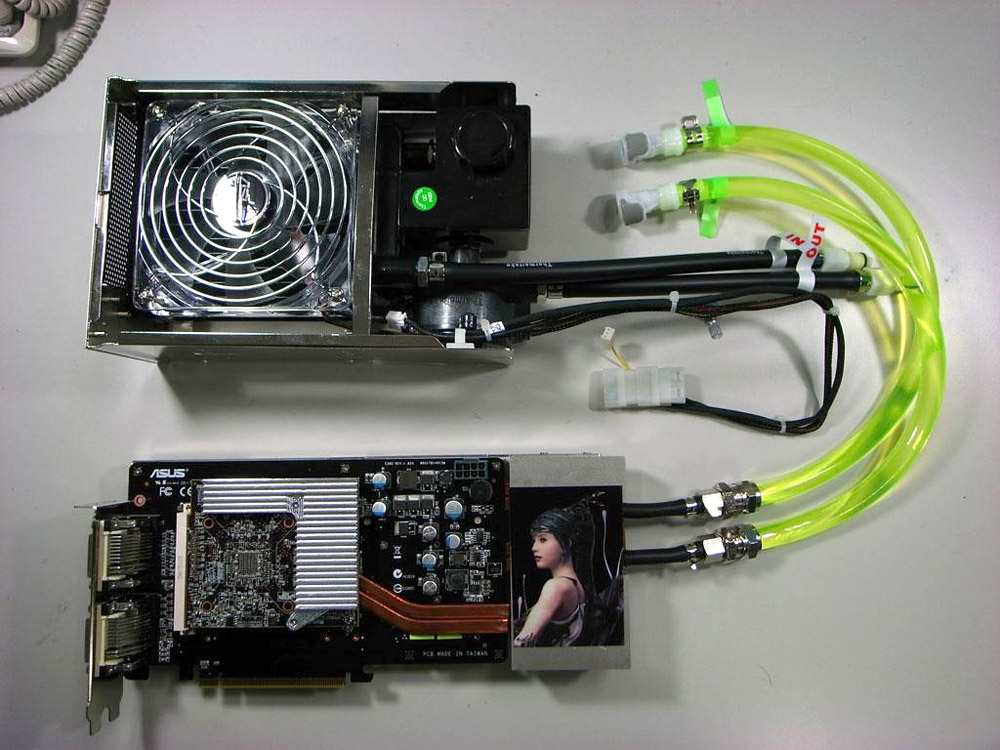 Asus prototype videokaart met 3x RV670-gpu's