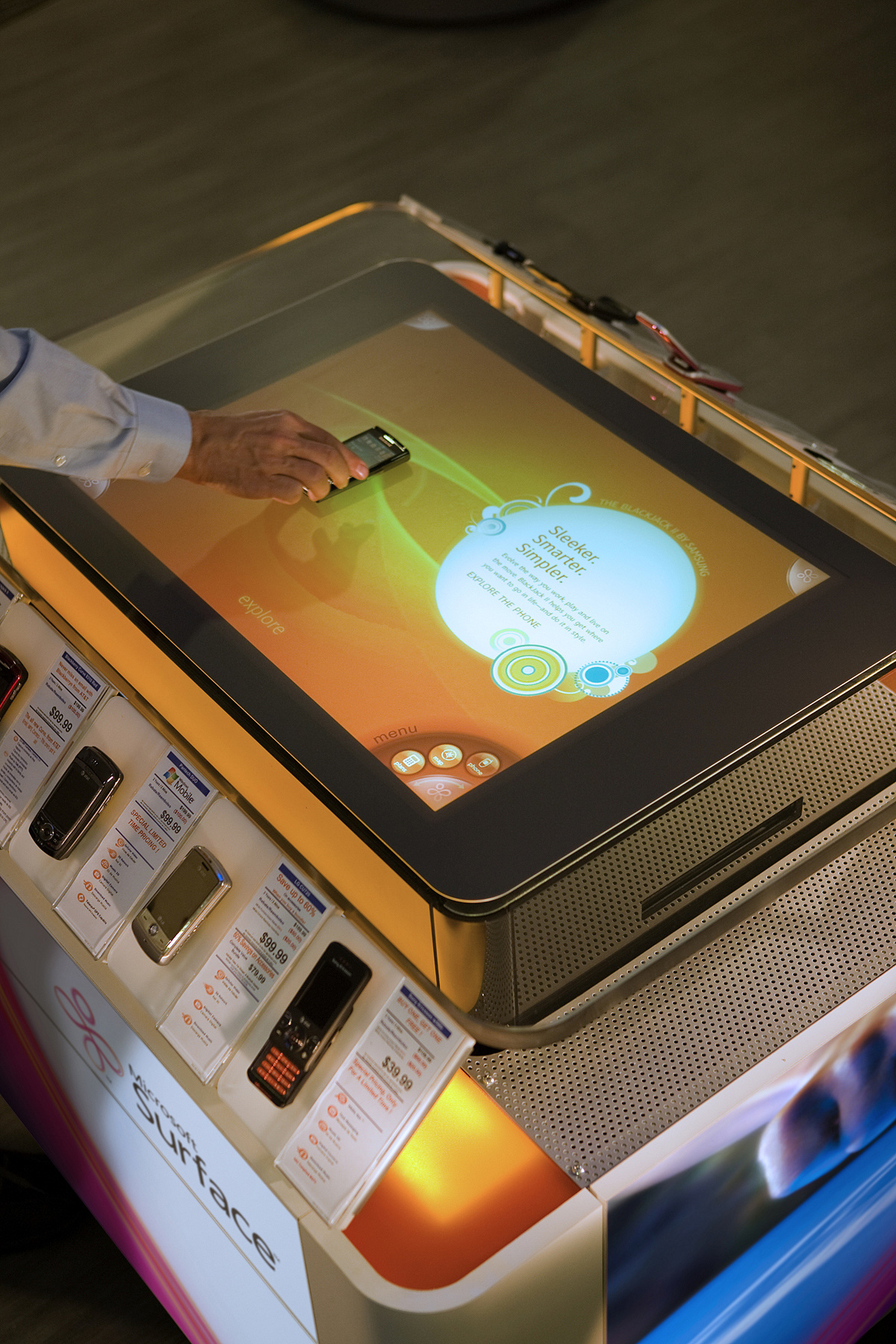 Microsoft Surface in telecomwinkel - toestel op tafelcomputer