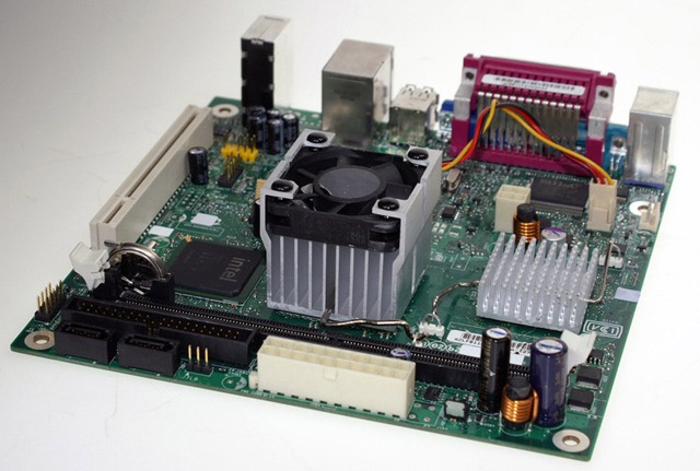 Intel Little Falls Atom-moederbord D945GCLF