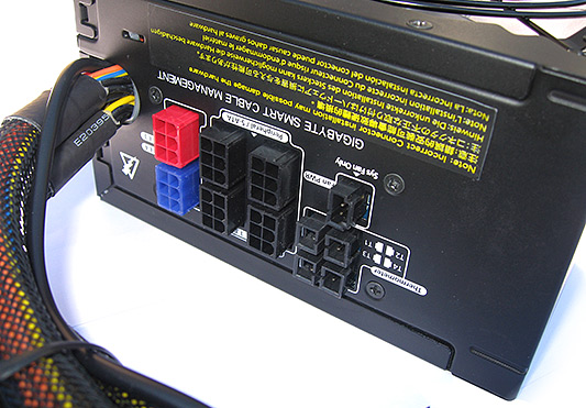 Gigabyte Odin GT 800W close-up