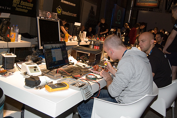 MSI Overklok Challenge 2008 - Met de soldeerbout