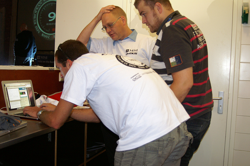 MSI Overklok Challenge 2008 - Tweakers.net Crew aan het werk