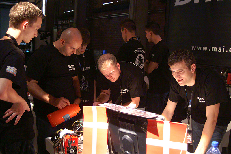 MSI Overklok Challenge 2008 - In de laatste minuten nog snel een benchmark uitvoeren