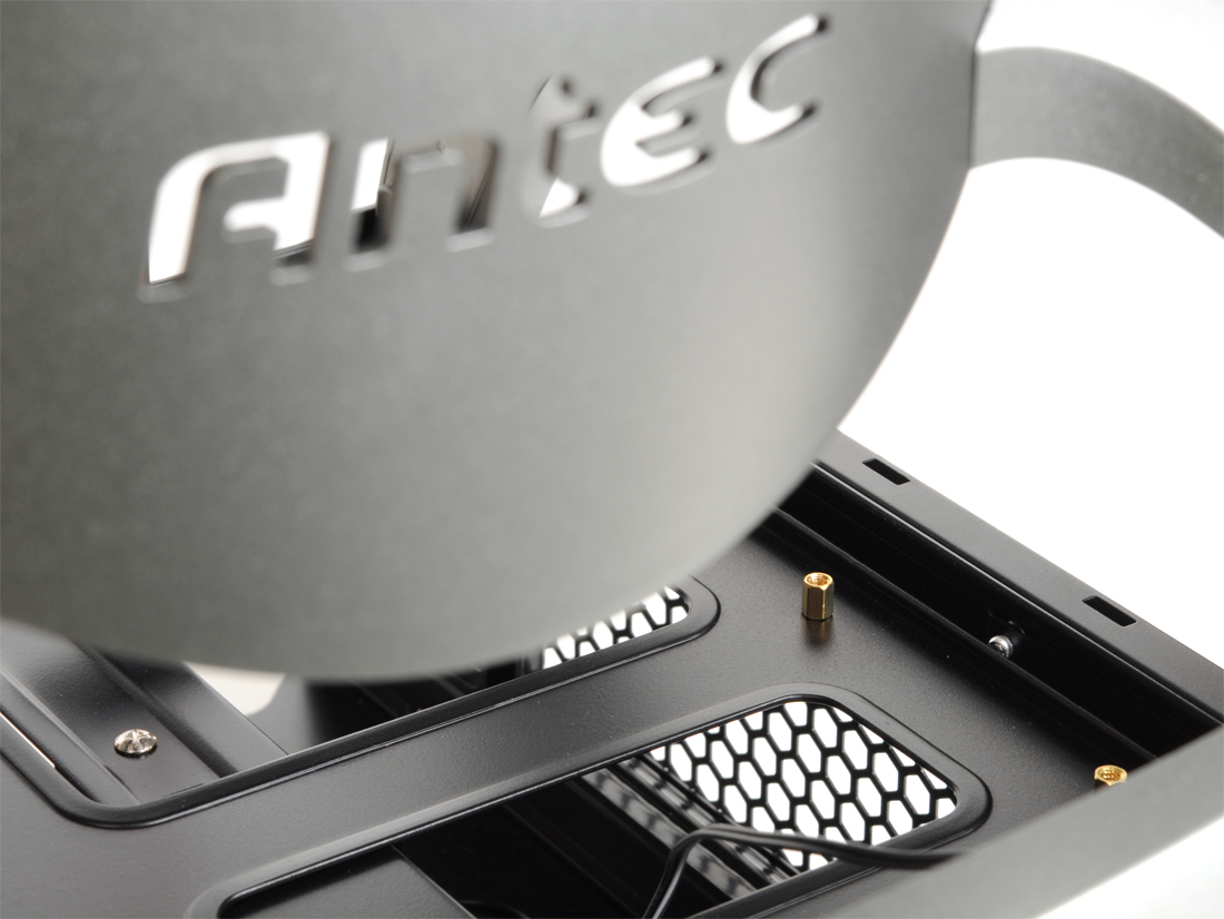 antec skeleton groot 9