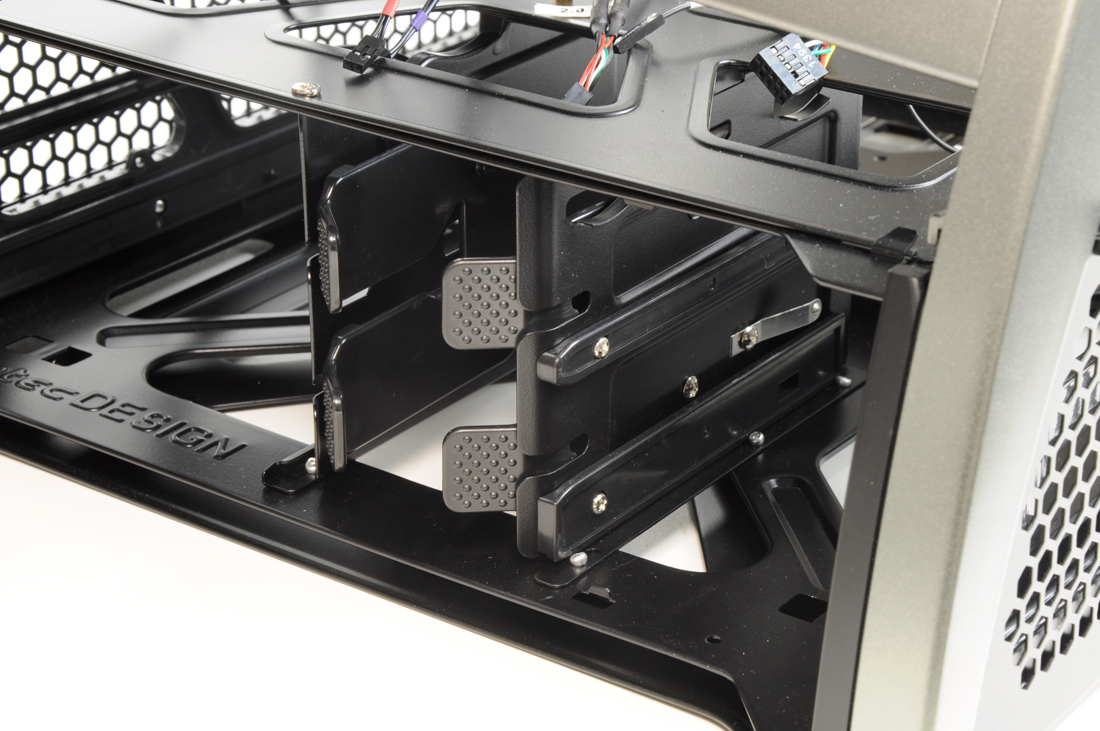 antec skeleton groot 13