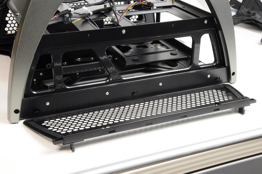 antec skeleton groot 14