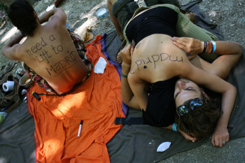 Afbeeldingslocatie: http://thehospages.com/pictures/2008-parties/2008-08-18-afterboom/thumb2/image29.jpg
