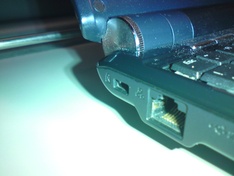 Treinbeugel +- kensingtonlock, Asus Eee 901 @ jolicloud OS Treinbeugel +- kensingtonlock, Asus Eee 901 @ jolicloud OS