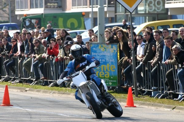 Afbeeldingslocatie: http://tweakers.net/ext/f/33a18c006ac6579a58ae8aa66d46ec39/full.jpg
