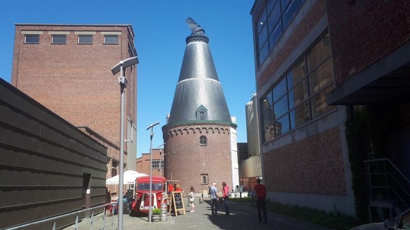 Afbeeldingslocatie: https://tweakers.net/ext/f/3c5OyL3pAsu8id2MJF2t9xbX/full.jpg