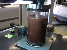 Oude atf tijdens powerflush van de automaat