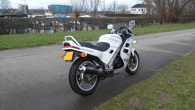 Afbeeldingslocatie: https://tweakers.net/ext/f/5dxM0fp2STAKiE6L1eZkgOnX/full.jpg