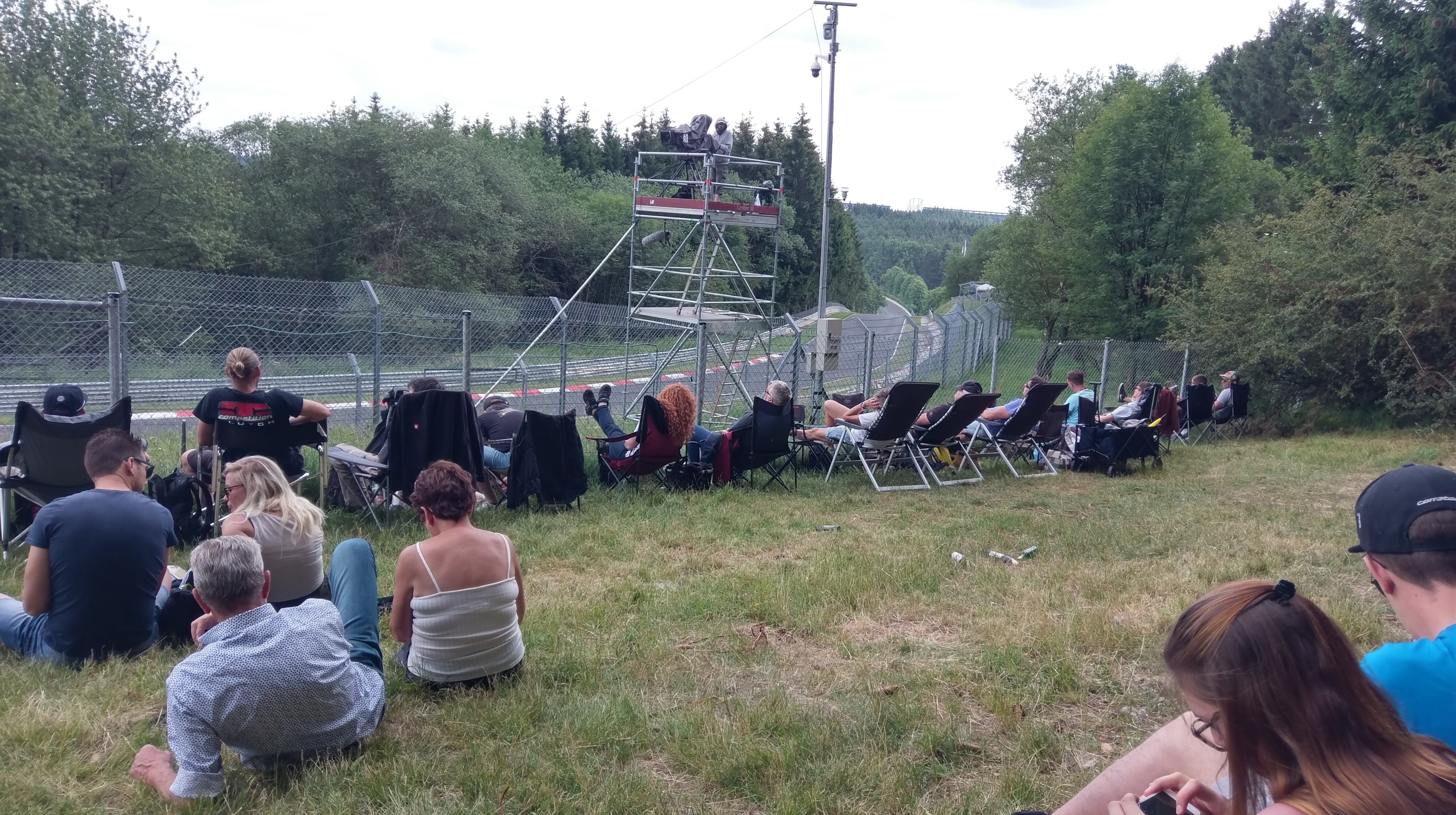 Afbeeldingslocatie: https://tweakers.net/ext/f/62nK85Uxmp3xJFa9TIR1QLii/full.jpg