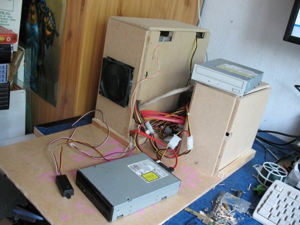 Afbeeldingslocatie: http://tweakers.net/ext/f/6ffc2bffae410f9048dbad277d6ef072/full.jpg