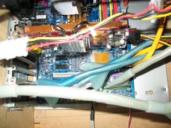 Afbeeldingslocatie: http://tweakers.net/ext/f/9a949aa9a26dc4856613a0d6a2b78828/full.jpg