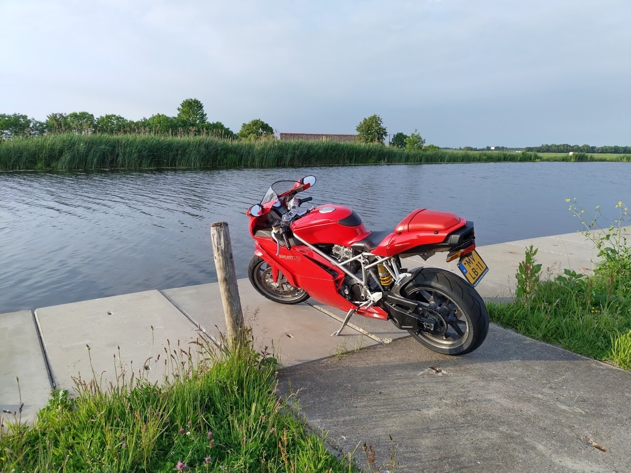 Afbeeldingslocatie: https://tweakers.net/ext/f/9l6BtF9Trmo7sJguewbEg8Dv/full.jpg