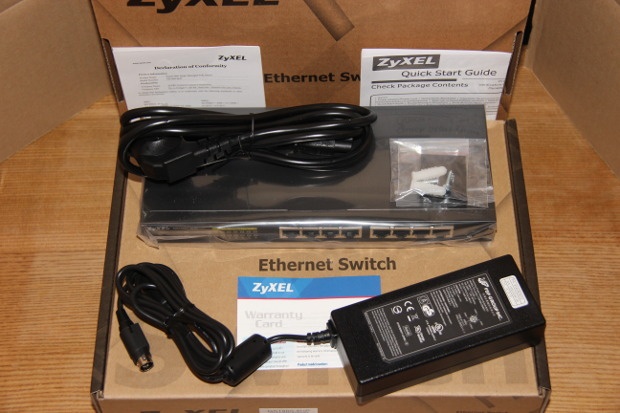 Unboxing GS1900-8HP (2)