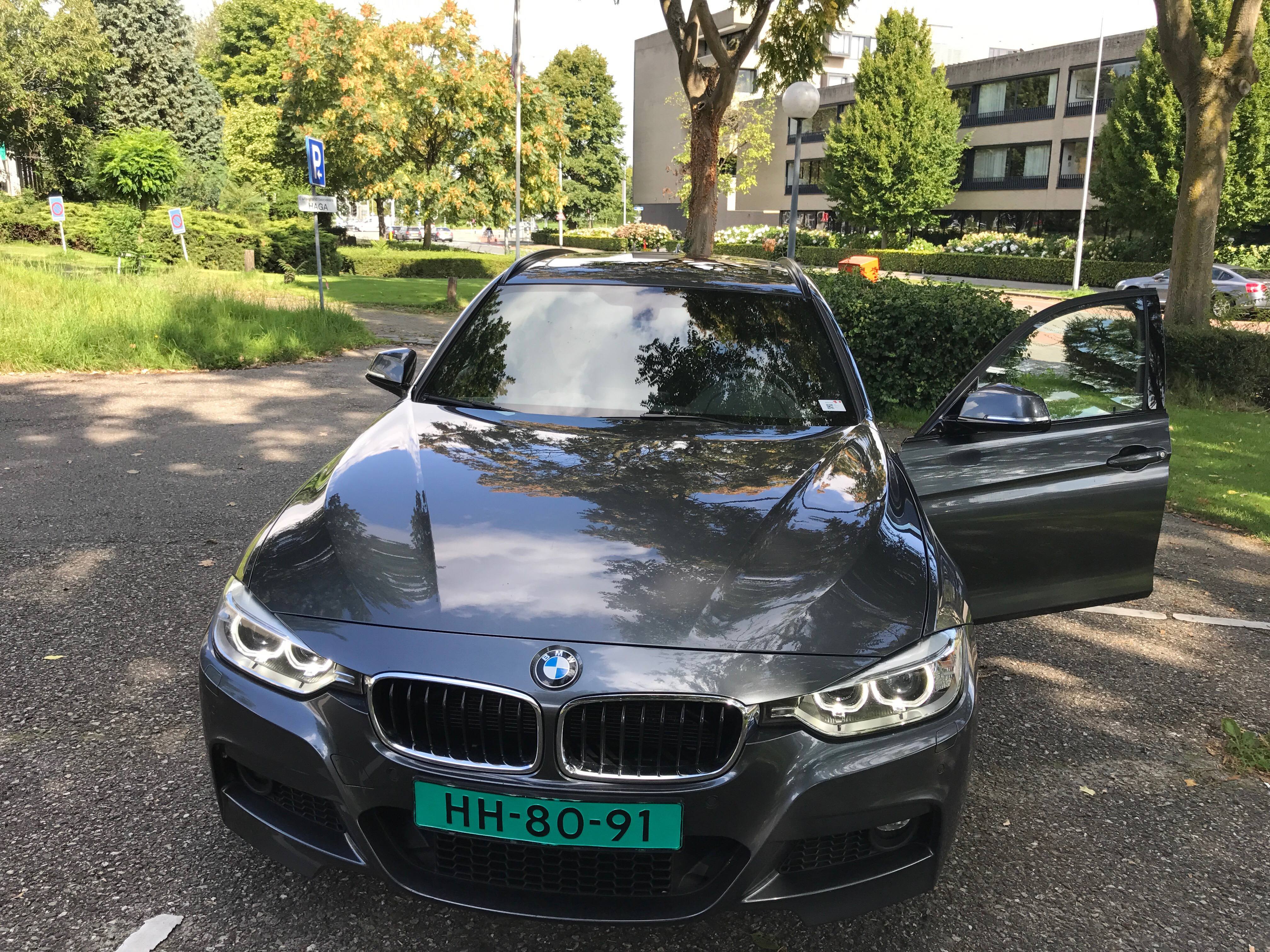 320D Touring voor-aanzicht