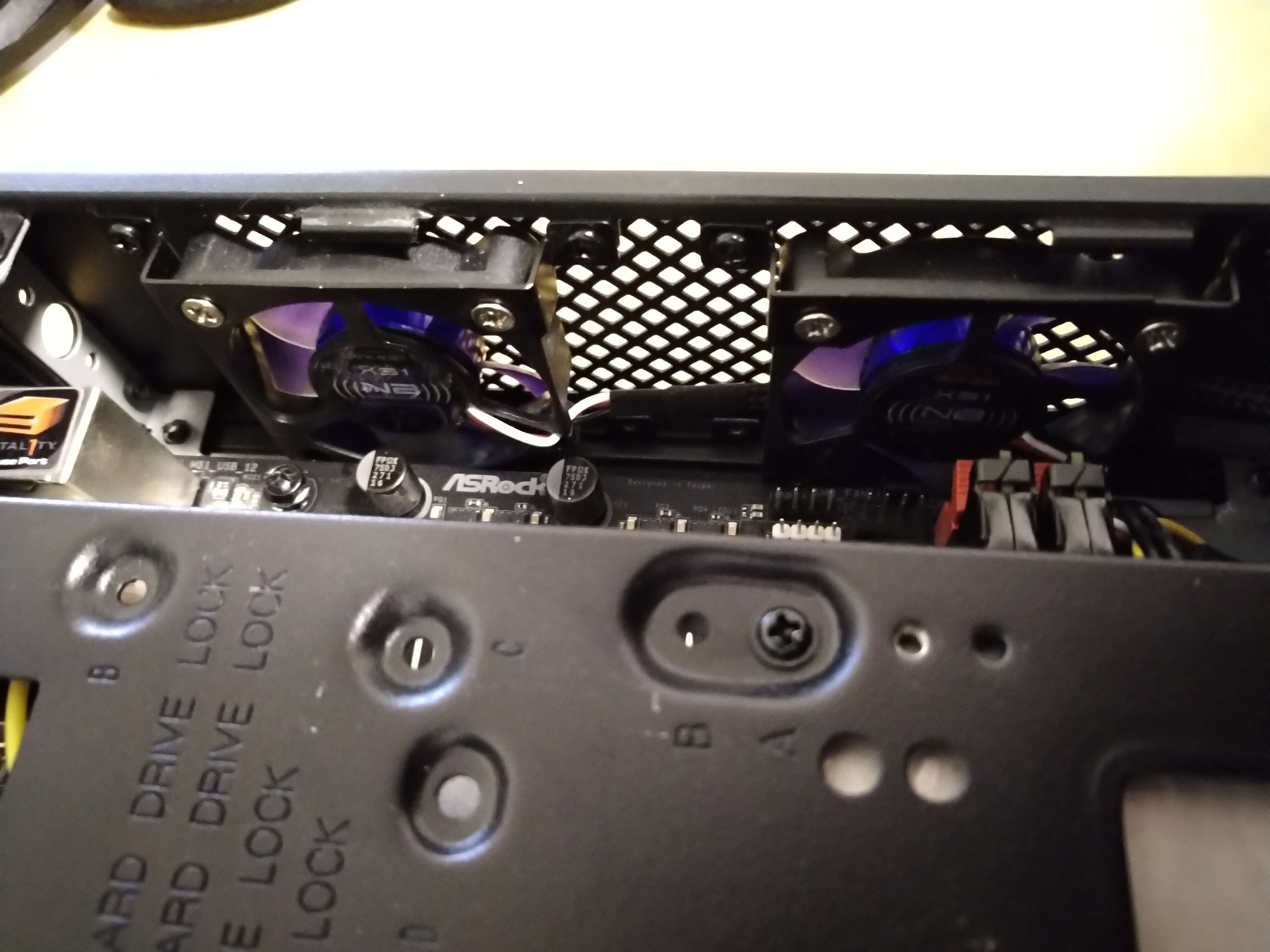 Afbeeldingslocatie: https://tweakers.net/ext/f/D44vIetM5JlpEG1ijcBXsCMw/full.jpg