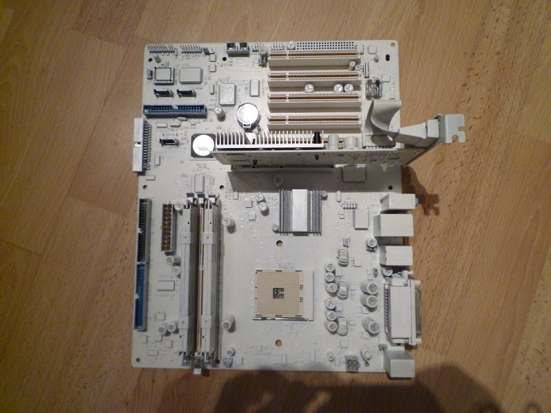 Afbeeldingslocatie: http://tweakers.net/ext/f/DhId0PCabjzhgLD98cE2D8xl/full.jpg