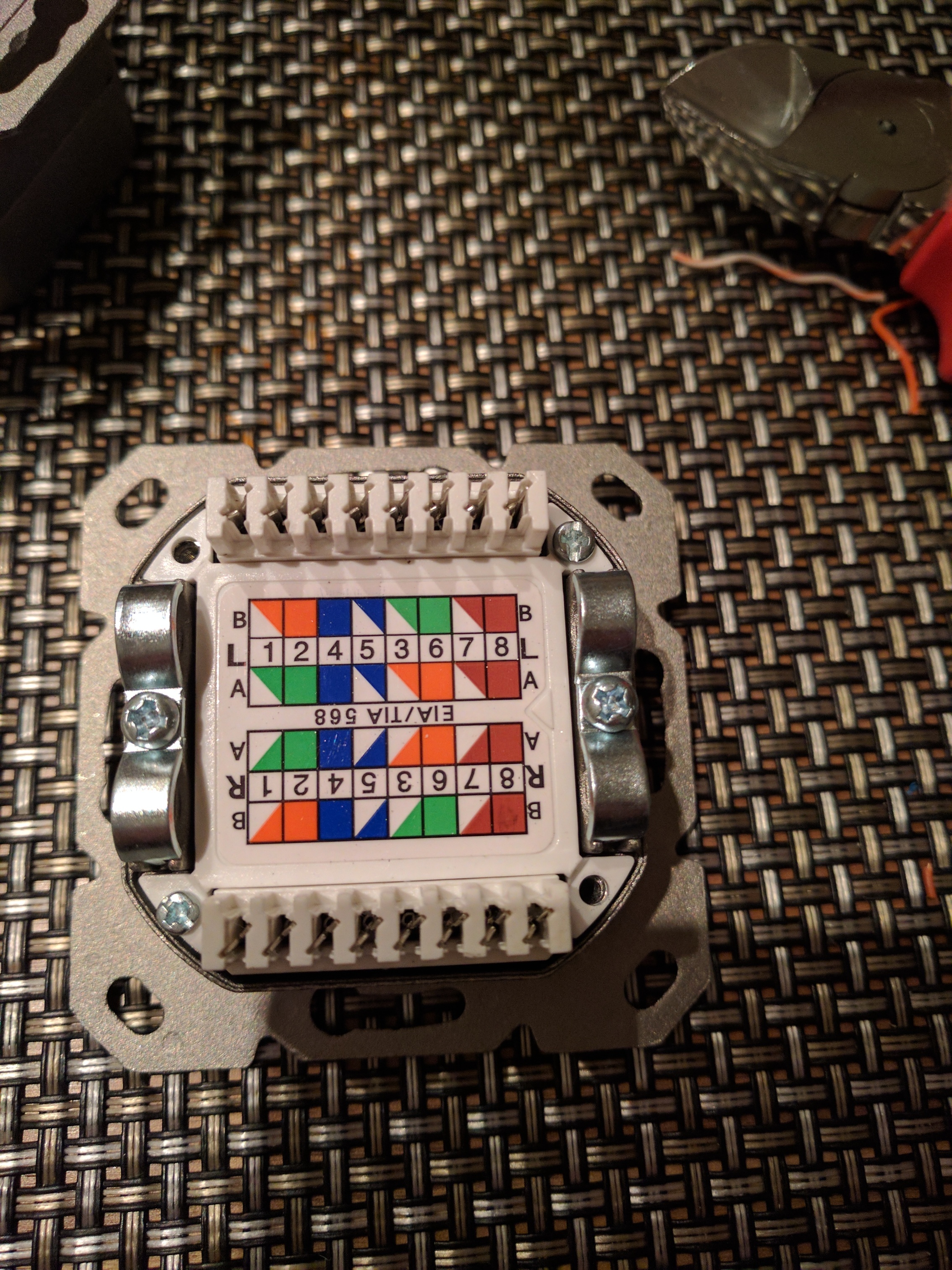 Afbeeldingslocatie: https://tweakers.net/ext/f/E5jJqS0dAKwtIuR8w0fwsS2y/full.jpg?nohitcount=1