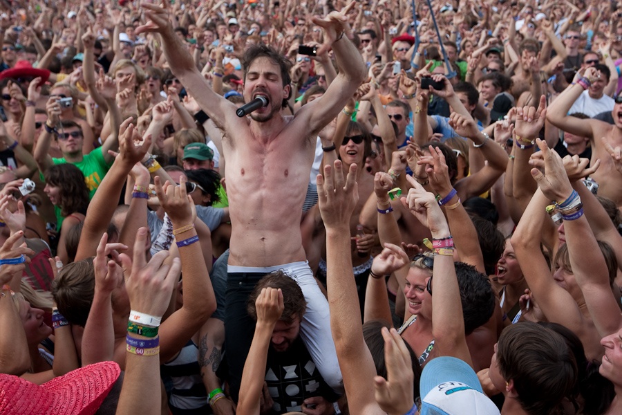 The Subs (zanger) crowdwalking