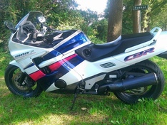 CBR 1000f