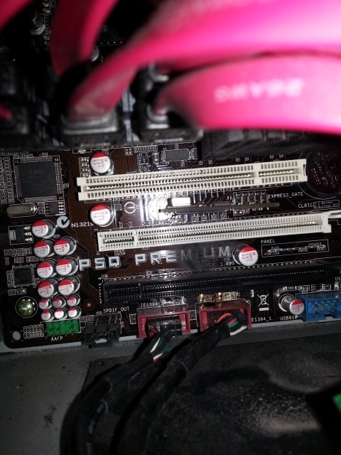 Afbeeldingslocatie: http://tweakers.net/ext/f/EUlBOgQfOcu47fkuRmm7HZwR/full.jpg