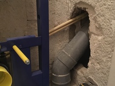 Gat muur binenkant WC
