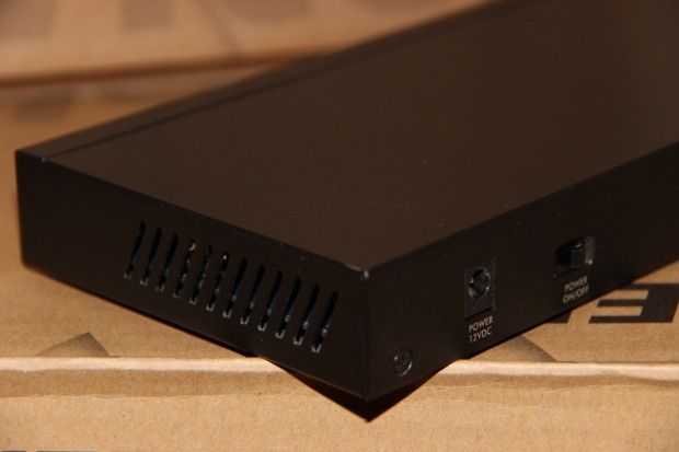 Unboxing GS1900-8 (6)