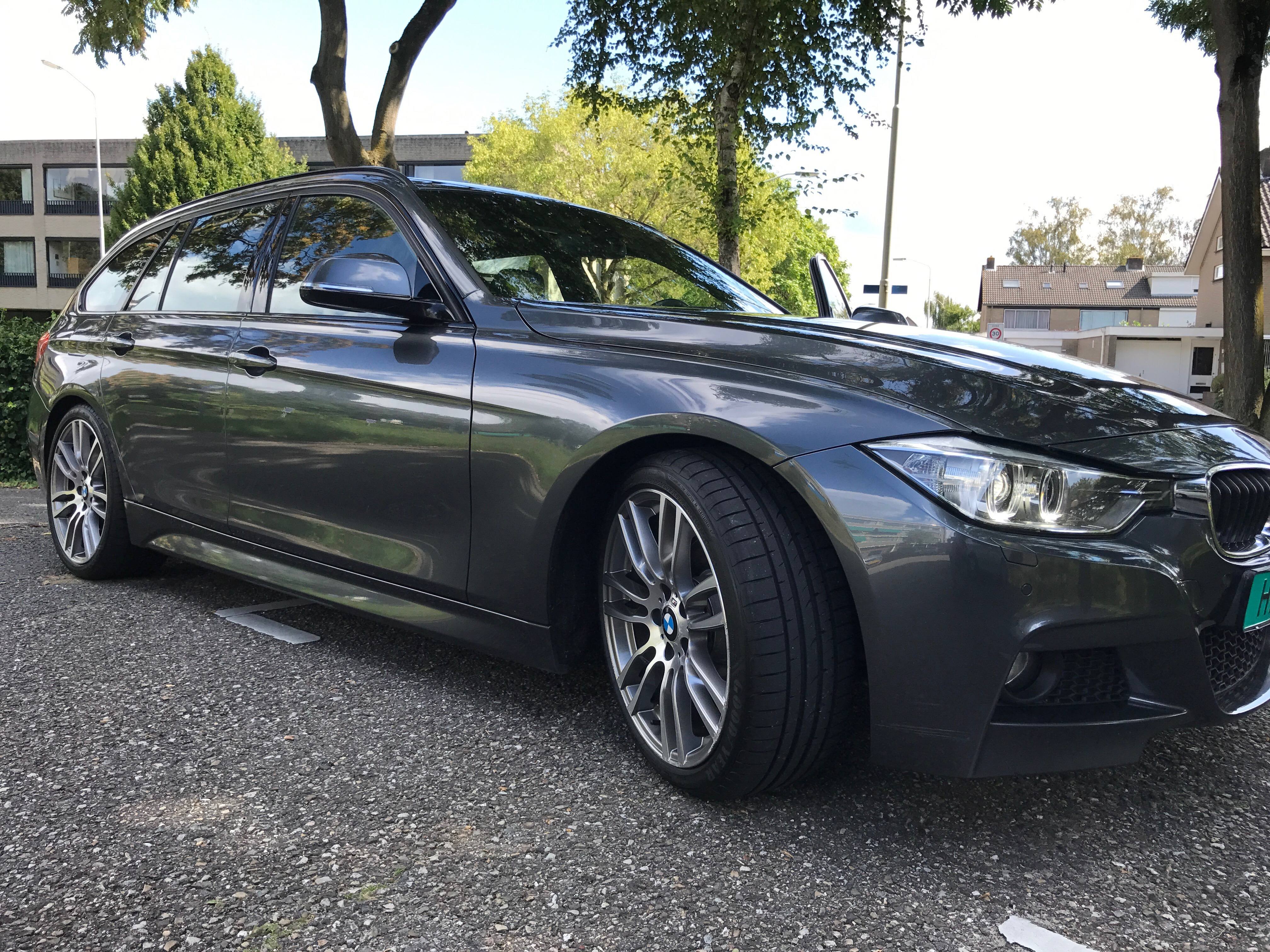 320D Touring zij-aanzicht