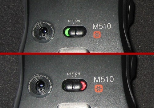 Laser, aan- uit knop en logo aan de onderkant van de Logitech Wireless Mouse M510 muis