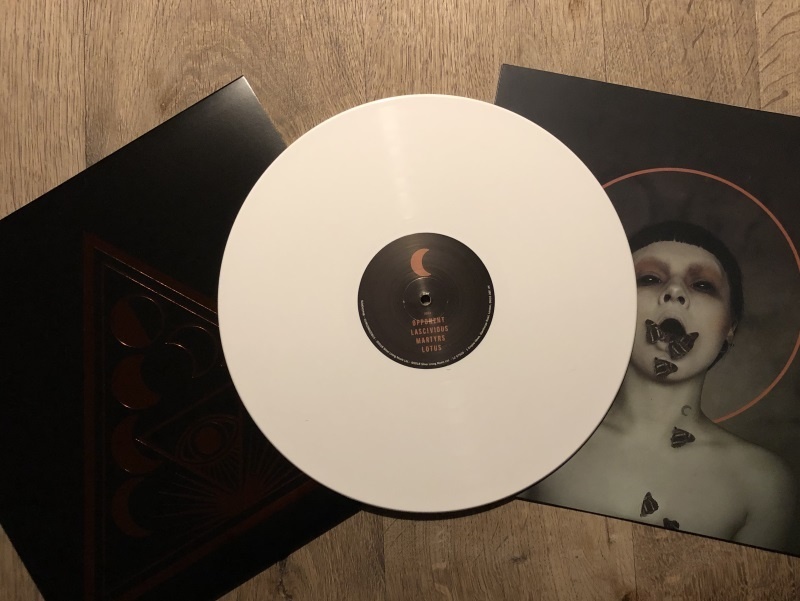 soen_white