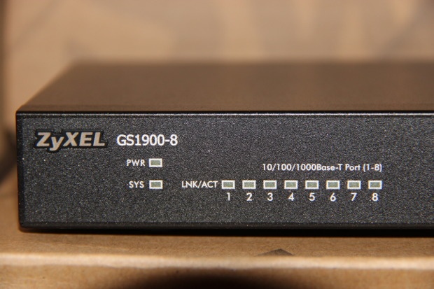 Unboxing GS1900-8 (3)
