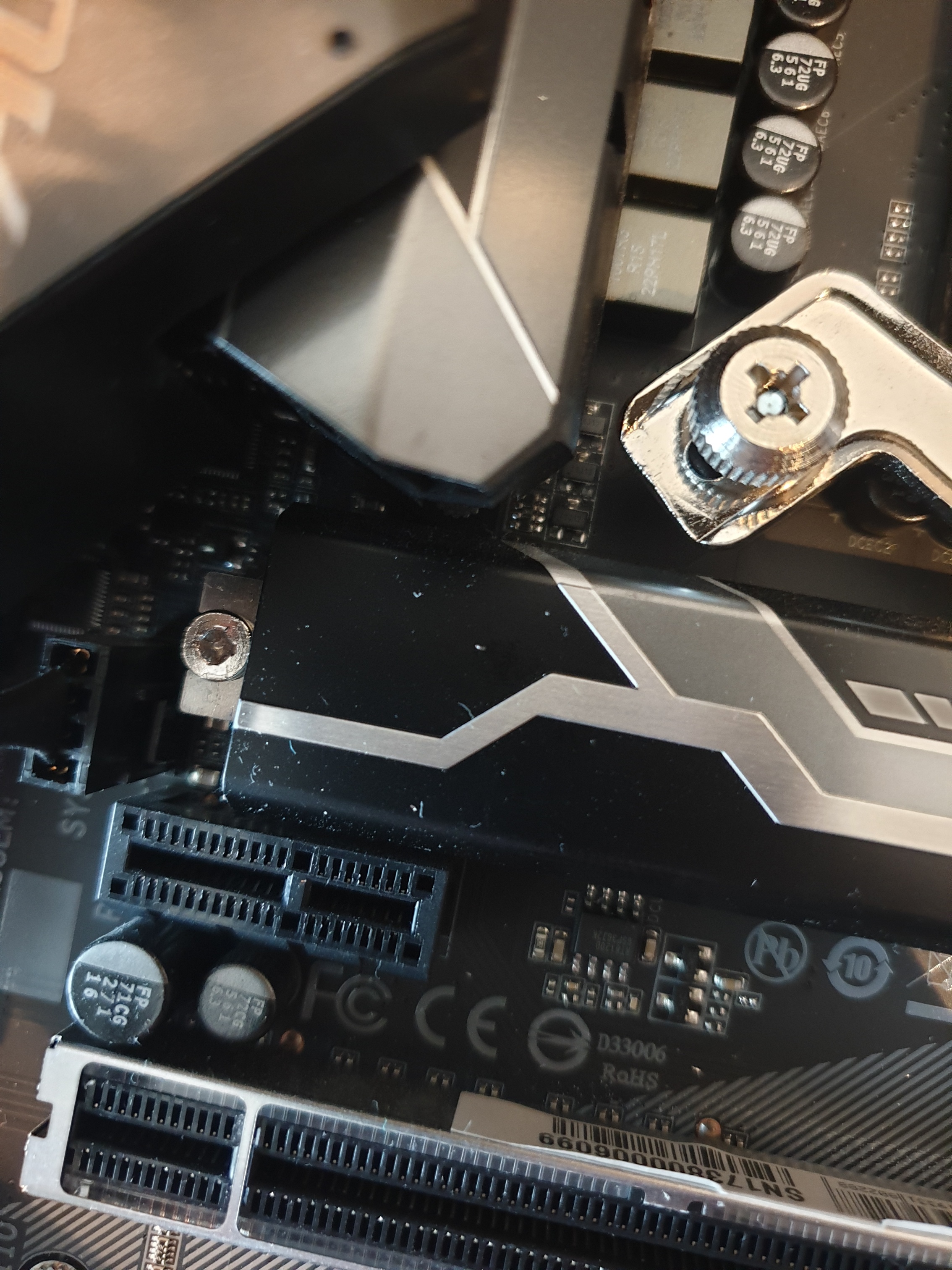 Afbeeldingslocatie: https://tweakers.net/ext/f/JqxbdAx94ReWlEKksYqC8Vmd/full.jpg