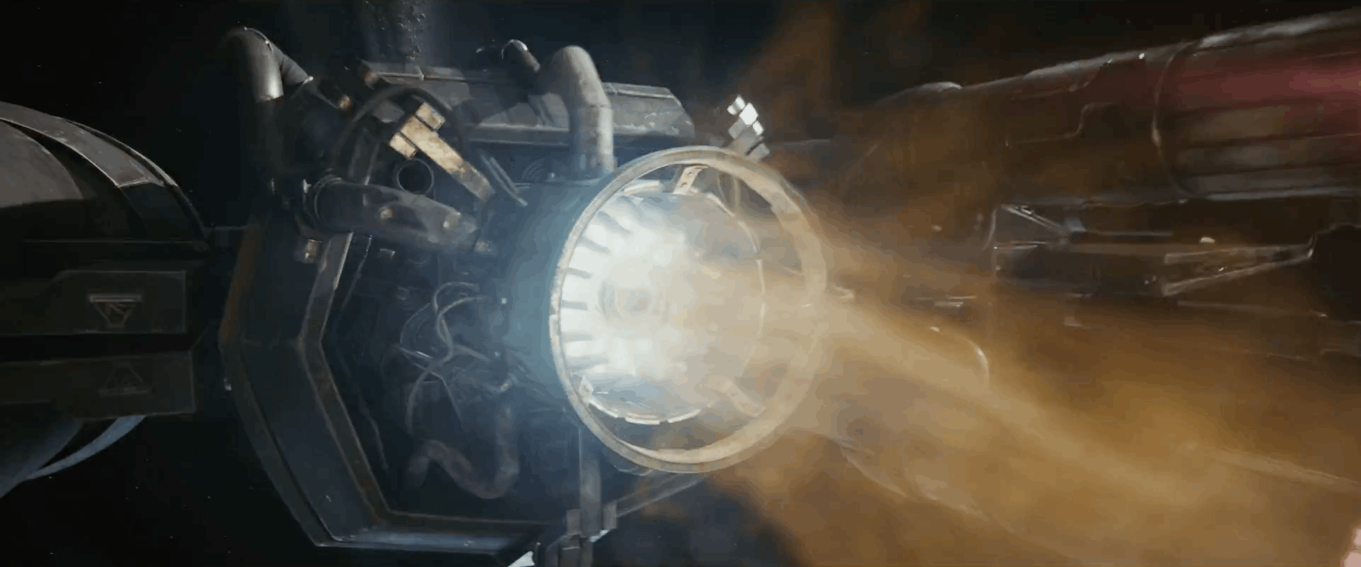 Nadat wij, en ook Poe nog meer Resistance schepen zien ontploffen zien we Poe’s X-wing met de